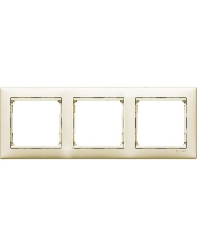 Рамка Valena 3 поста LEGRAND 774353 в Березниках Аксессуары для кабель-канала Pintop.ru